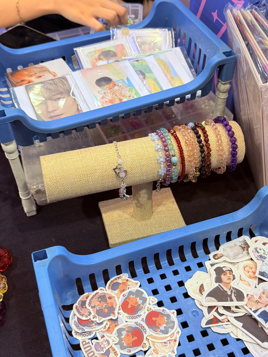 seventeen_ACEs's tweet photo. Check out one of our official merchant ‘Sien Studio’ for All Eyes on GYU.
Merchants area is accessible by anyone! Drop by and check out these cute items 🫶

🗓️ April 26-27, 2025
Photo Exhibit 
📍 Ayala Malls MarQuee Mall
Cupsleeve Event 
📍 The Coffee Bean & Tea Leaf MarQuee Mall

#AllEyesOnGYU
