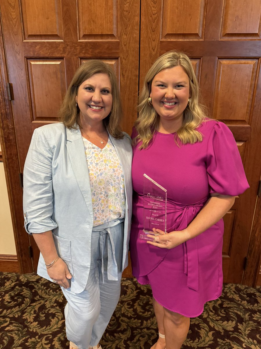 RCardenEES's tweet photo. So honored to have received the Promising Alumni Award for 2025. 💛🖤 may I continue to give back to Cullman City Schools in the way that it has given to me!!! https://t.co/NmaZo84cCV