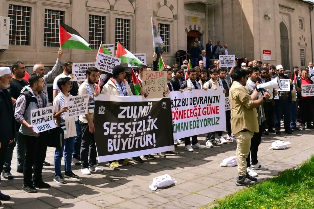 Filistin'e özgürlük Direnişle gelecek! 🇵🇸💪🏻

YediHilal Erciyes üniversitesi teşkilatı olarak kampüs camimizin önünde Gazze için haykırdık. Tüm mazlumların yanındayız.

Filistin özgür olana dek! ☝🏻

#gazzeölüyor
#kampüslergazzei̇çinayakta