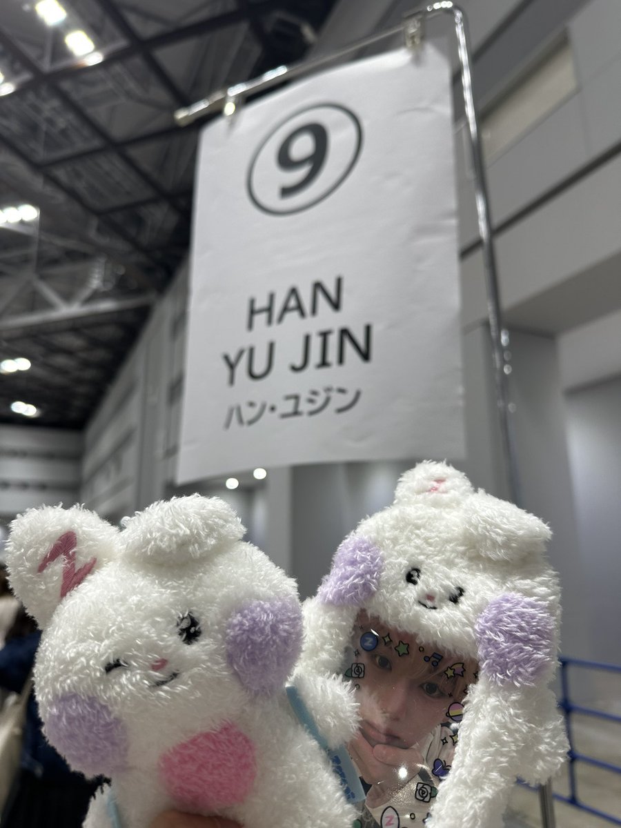 KAII_0730's tweet photo. ユジンにお手するタイプのハイタッチやったwww https://t.co/xuoLmwrSUW
