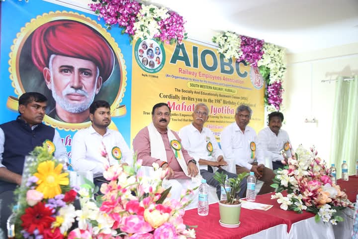 RevappaRevu's tweet photo. Yesterday, our All India OBC Railway Employees Association, SWR, celebrated the birth anniversary of the legendary social reformer Mahatma Jyotiba Phule at the Hubballi Zonal Office. The event was graced by Shri Mahesh Tenginakai, MLA of Hubballi Central. https://t.co/cCuXfC5v47
