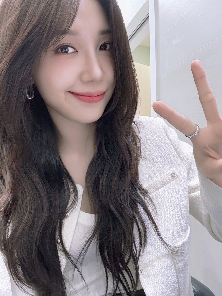 Good morning!!! 
Yesterday I'm in Cantabile! Did you enjoy it? 

I will keep continue to show you my singing and acting for you!