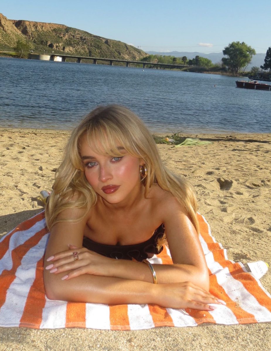 wandanonsense's tweet photo. i’m so hungry i could eat sabrina carpenter https://t.co/qivN4Mcb1i