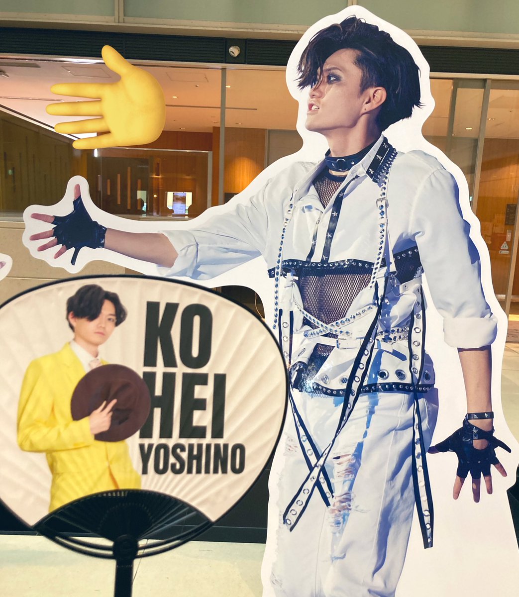 kitakoshi_p's tweet photo. ハアハア、いまだ前半の興奮がおさまらない落ち着いて…そうだ、開演前にキュービックプラザ10階のパネル見てきました　チーム全員分ズラッと壮観、迫力〜！ https://t.co/16fJg6WurO
