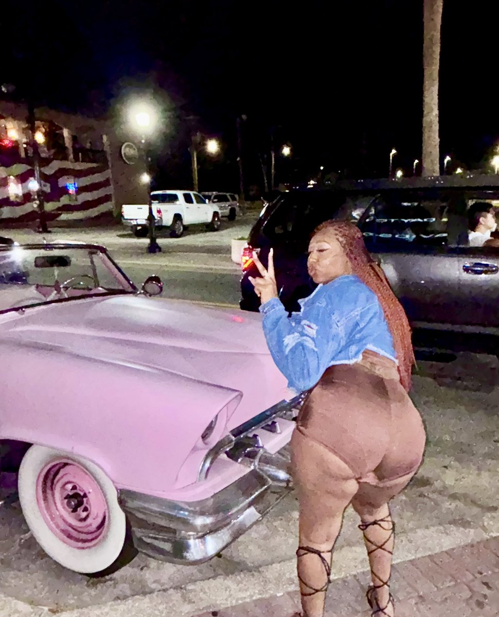 Florida Love ❤️ 
        -Jeep Beach 🚘 🌊 
Big Mama Outside 😏