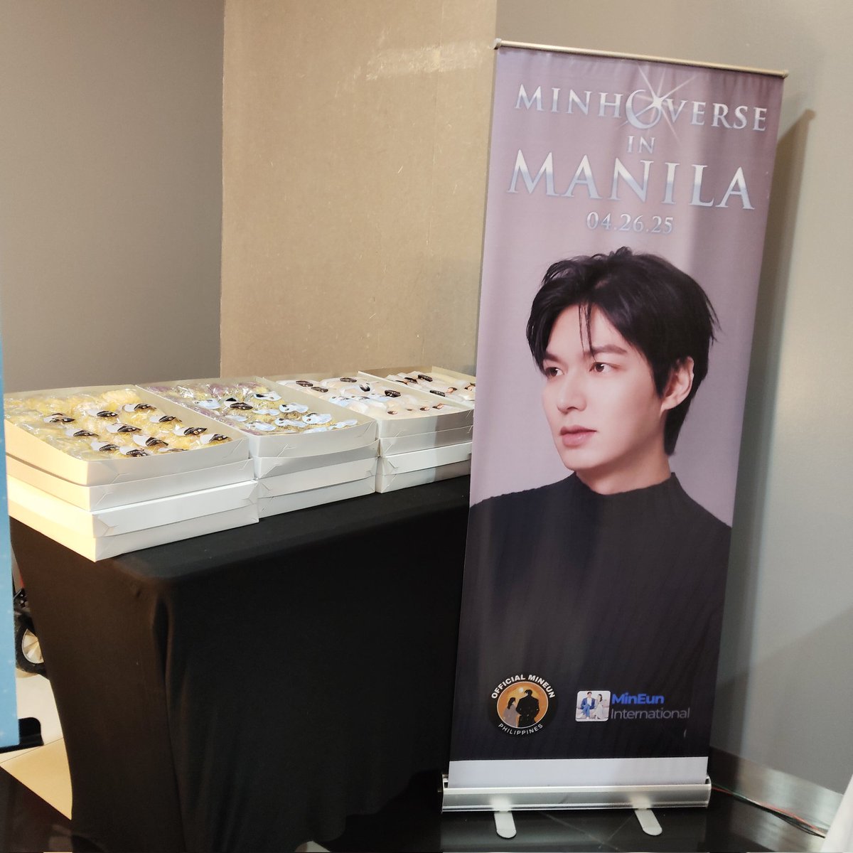off_mineunph's tweet photo. ATM at #MINHOVERSE_IN_MANILA  Coffee and snacks catering for our King #LeeMinHo.

Finally! A dream support project for our Pyeha has come to  fruition 😍

#OfficialMineunPhilippines Collaboration with #MinEun International🫶🫶🫶 https://t.co/2hxJV8ZH8M