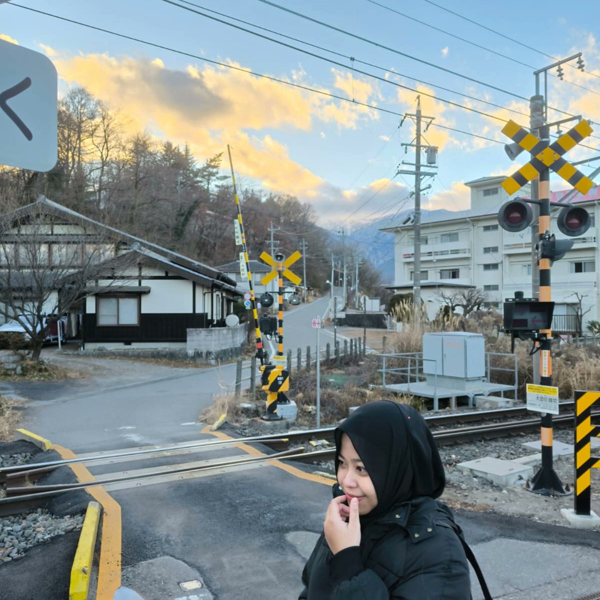 Sebelum pilpres kemaren, Gue sudah mewanti wanti diri gue
kalau pilpres nanti, ga akan debat sama orang yg beda pilihan
Cukup pas tahun 2019 sajaaa gue begitu

Nyatanya? Ga sebanyak dulu, tapi tetep ada 
Emang shiballl