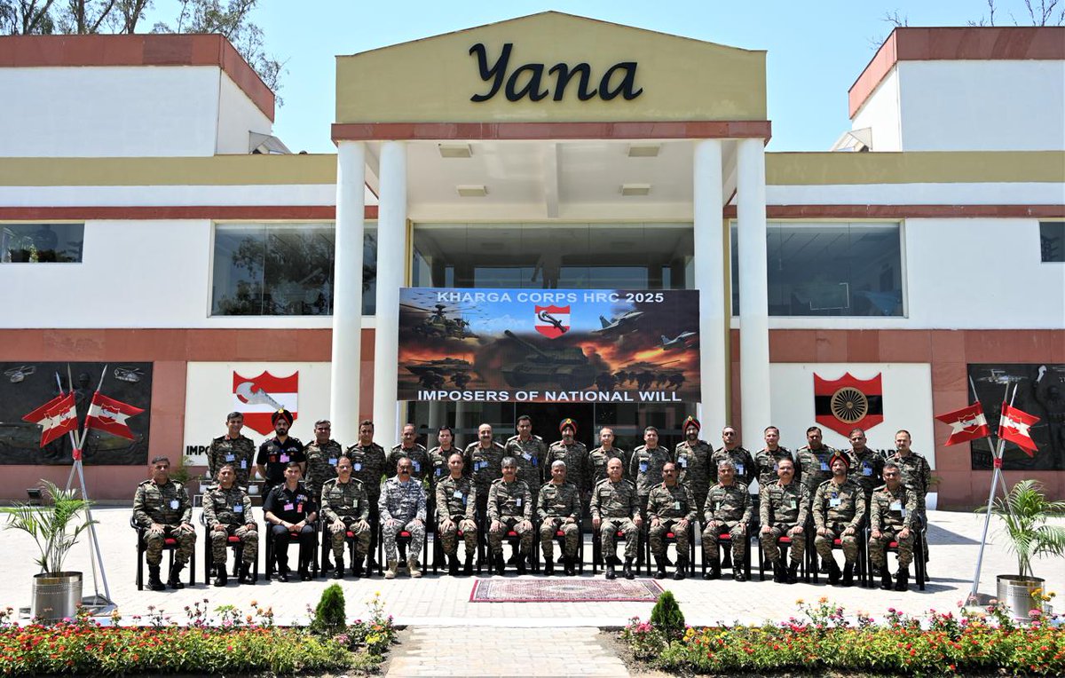 westerncomd_IA's tweet photo. #StrongAndCapable
#OperationalReadiness

Lt Gen #ManojKumarKatiyar, PVSM,AVSM
#ArmyCommander #WesternCommand reviewed  the operational preparedness of #KhargaCorps,  commended the formation for professionalism, high state of operational readiness and unwavering commitment to strive for excellence for operations on Western front. He also met and felicitated #WesternCommand Shooting Team for  winning the 18th General JJ Singh Officers Shooting Championship for third consecutive year.

#ImposersOfNationalWill

@adgpi
@prodefencechan1