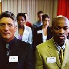 DTNEtiquette's tweet photo. I LOVE teaching how to mix, mingle, and work the room, and am often asked which side the name badge should be on - left or right? Think of handshaking - wear it on the right which is called the sight line! ~ #DTN #MixAndMingle #SmallTalk #Networking https://t.co/FAsxjoKBdl