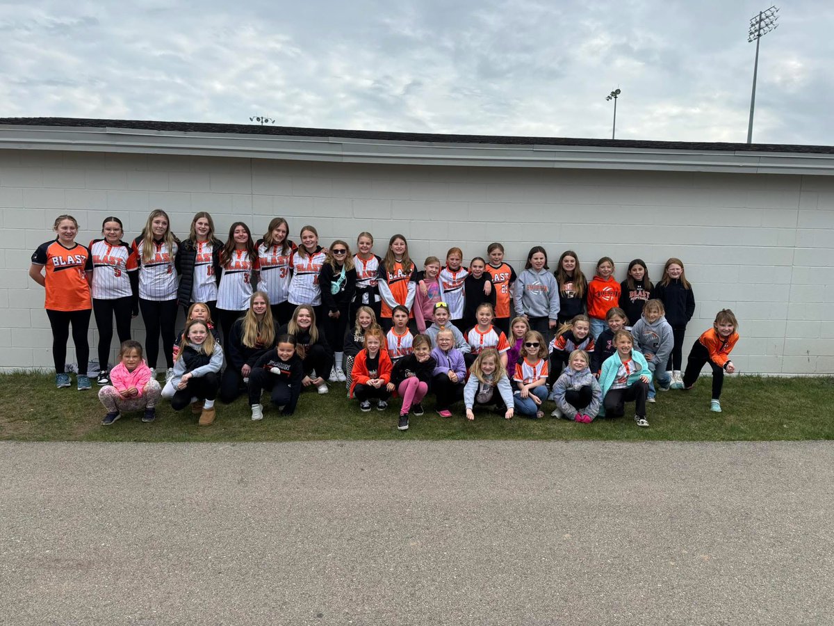 The demons fought hard but fell short to Westosha 5-4. The girls never let up and it was an amazing game to watch. Freshman Amber Iselin smoked one out for her 2nd home run of the season! 

There was a great turnout of girls for our youth night and a lot of future Demons!