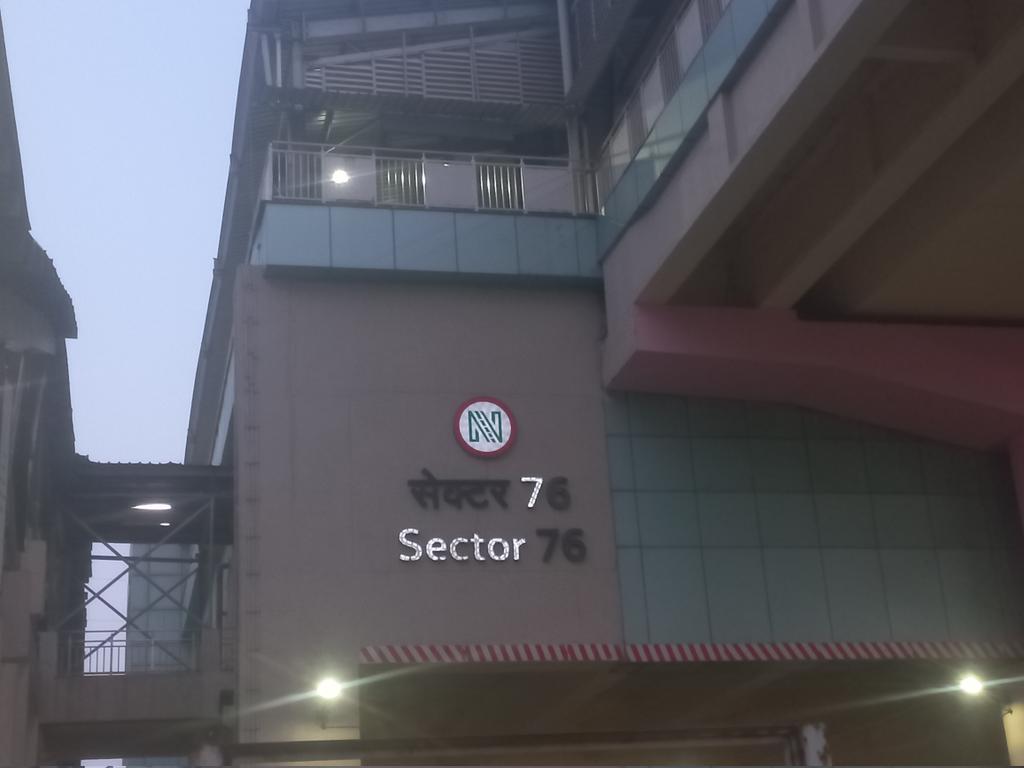 kunal1607's tweet photo. @noida_authority @myogiadityanath 
Please note that in Noida metro rail corporation is facing very major concern regarding maintenance. I regular commute from @noidametrorail . I am attaching Sec 76 pics of Display and boqtd which is malfunction since 4 months. 
Please help. https://t.co/mqJ2ZUK3G9
