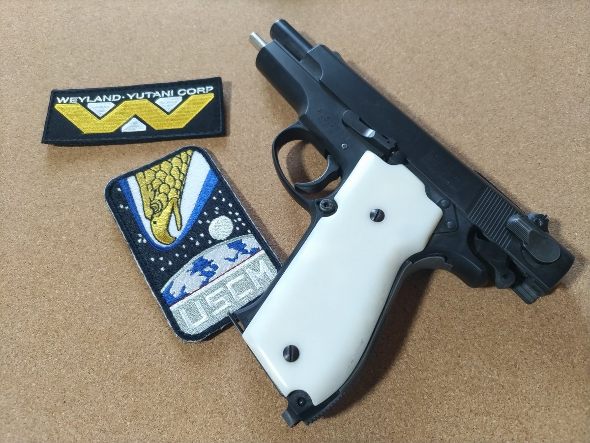 n4440kamo's tweet photo. 本日4月26日は #エイリアンの日 です。
#AlienDay #M39 #VP70 https://t.co/rTIOlgUks2