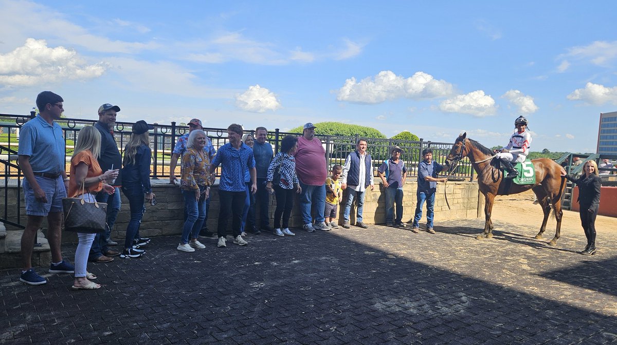 #wheresthewoodytshirt <a href="/OaklawnRacing/">Oaklawn Hot Springs</a> feeling like 
old times in the Winner's Circle 4 DRC  <a href="/ILoveFastHorses/">Danny  Caldwell</a> with <a href="/JockeyRamonVazq/">RAMON VAZQUEZ</a> aboard ❤️ 🖤🤍🐎