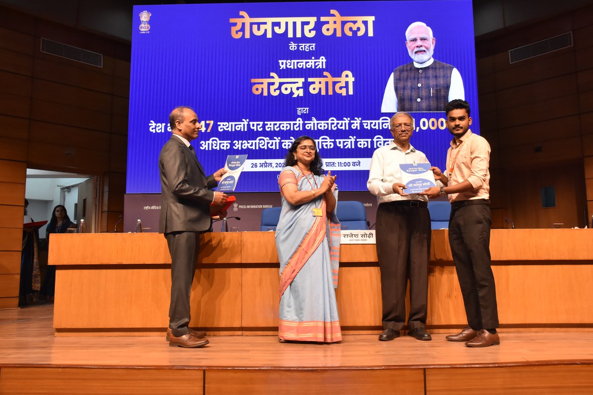 CgstDelhi's tweet photo. As part of the PM’s Rozgar Mela 2025, CGST Delhi Zone organised a special event where Principal Chief Commissioner Rajesh Sodhi, Principal Commissioner Manish Mohan Govil, and JS (Admin), CBIC, Himabindu Mudumbai handed over appointment certificates to new appointees. #RozgarMela https://t.co/Dxm91bls8K