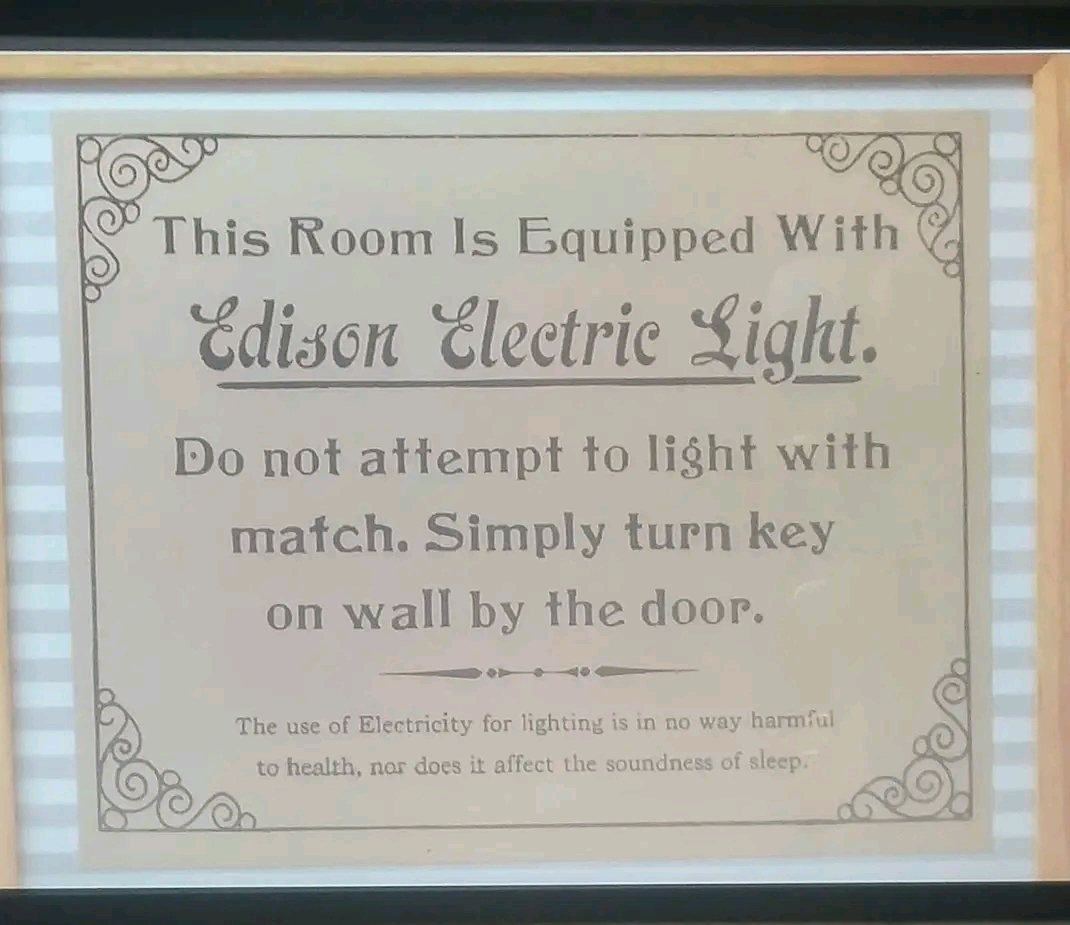 Gratis sticker voor mijn klanten, zodat ze geen kaarsen meer aansteken om licht te hebben :