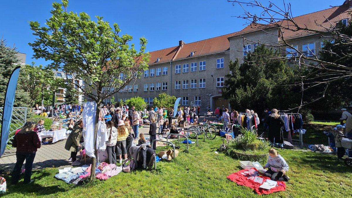 tarnogaj's tweet photo. Wystartowaliśmy 😃

Zapraszamy do handlowania na Tarnogajski Pchli Targ - wiosna 

Jesteśmy dla Was do godziny 14.00 🩵 https://t.co/S3FoYt3dqm