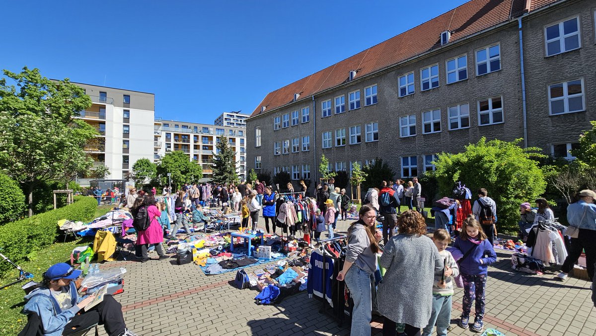 tarnogaj's tweet photo. Wystartowaliśmy 😃

Zapraszamy do handlowania na Tarnogajski Pchli Targ - wiosna 

Jesteśmy dla Was do godziny 14.00 🩵 https://t.co/S3FoYt3dqm