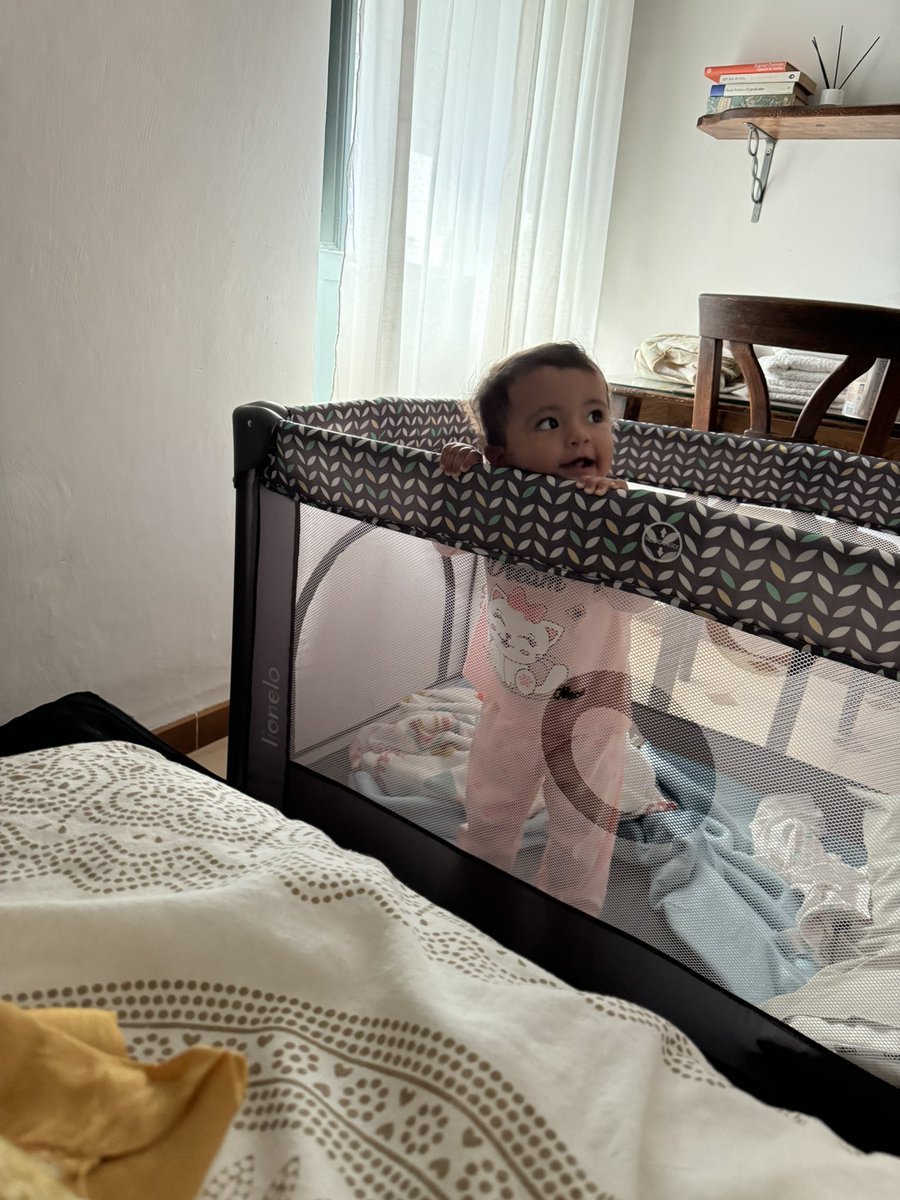 alisotoarbelaez's tweet photo. Las mañanas con un bebé 😍🥰 https://t.co/OGUWGcEK89