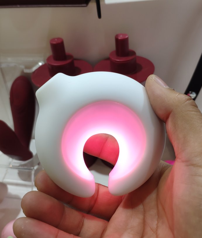 发光，吮吸！很好看！