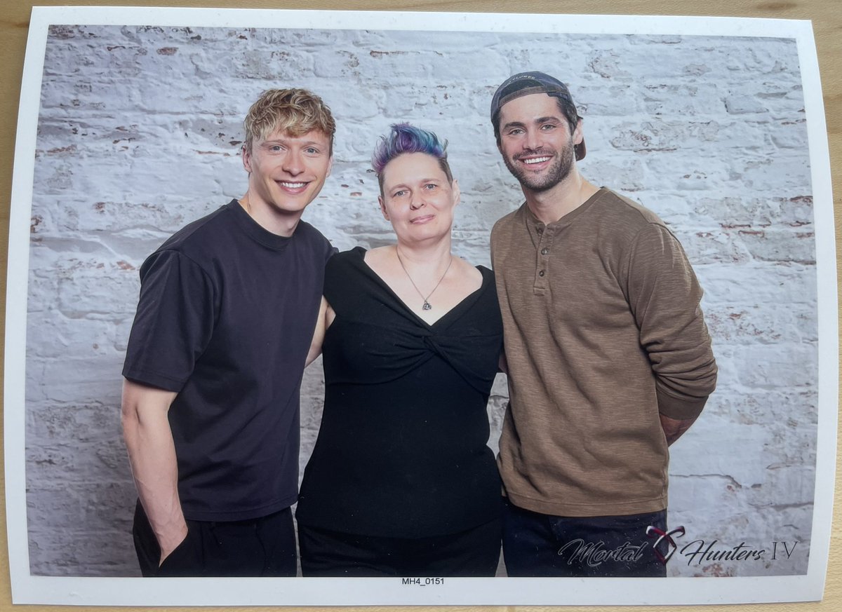 Fabruhlissa's tweet photo. #MH4 pics! Got the graphgan group pic! And Matt &amp; Will. (Anyone welcome to come say hi - I’m pretty introverted, but happy to chat!) https://t.co/CCIIQQmsjV