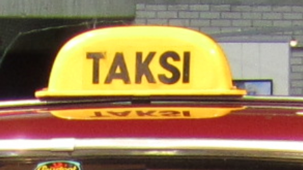 Takseihin tulossa värilliset rekisterikilvet ja taksamittari!

autotoday.fi/takseihin-tulo…