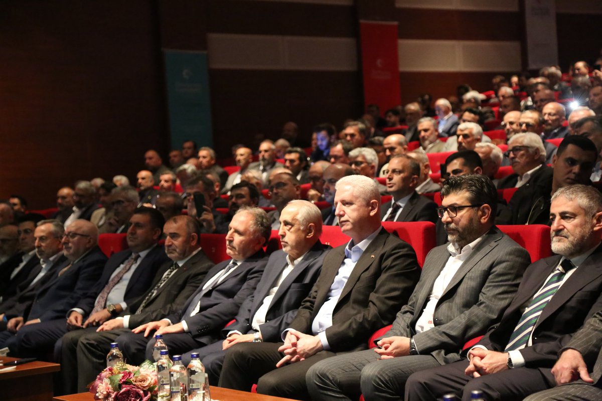 iycgenelmerkez's tweet photo. İlim Yayma Vakfı Mütevelli Heyeti Başkanı Necmettin Bilal Erdoğan Genel Kurulumuza hitap etti. https://t.co/MswwpUNSyi