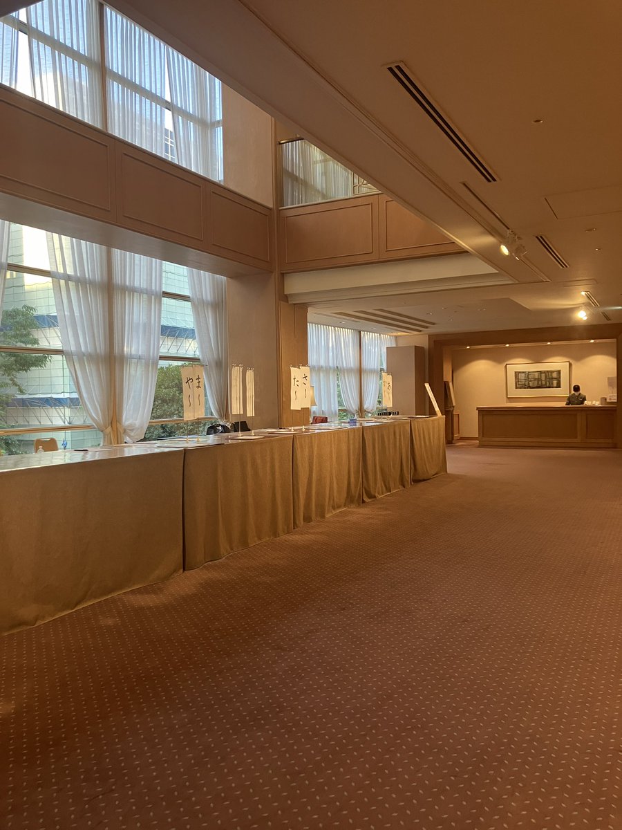 w_m_dengon's tweet photo. 今日は大学の記念式典の撮影！参加者は230人だそう🤲

別の大学だけど、元大学職員なので、ちょっとこの雰囲気がなつかしい🙏

ばんばん撮ってきます！
#福岡カメラマン #大学撮影 https://t.co/n3bNTnvoLs