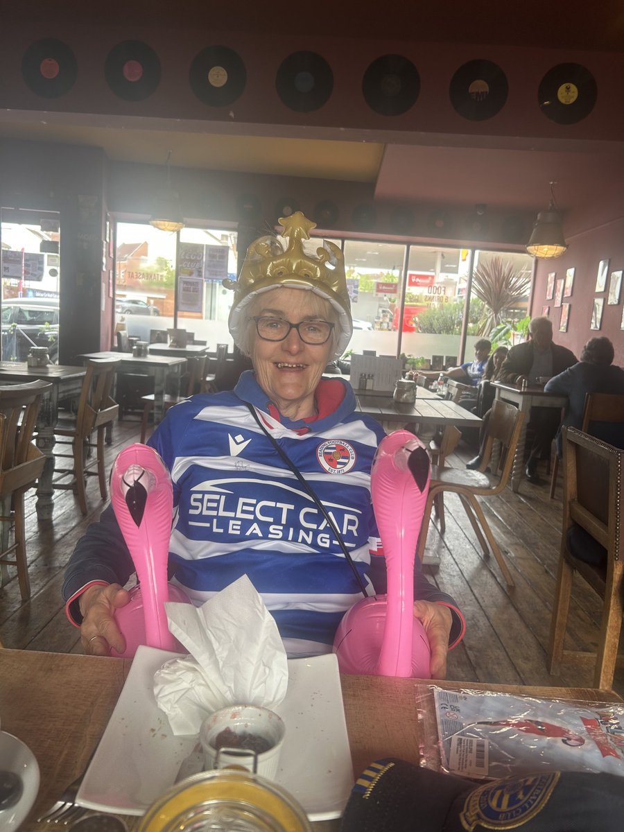 Well I think ⁦<a href="/miriamrfc/">Miriam Elliot</a>⁩ is ready for the ⁦<a href="/ReadingFC/">Reading FC</a>⁩ game.