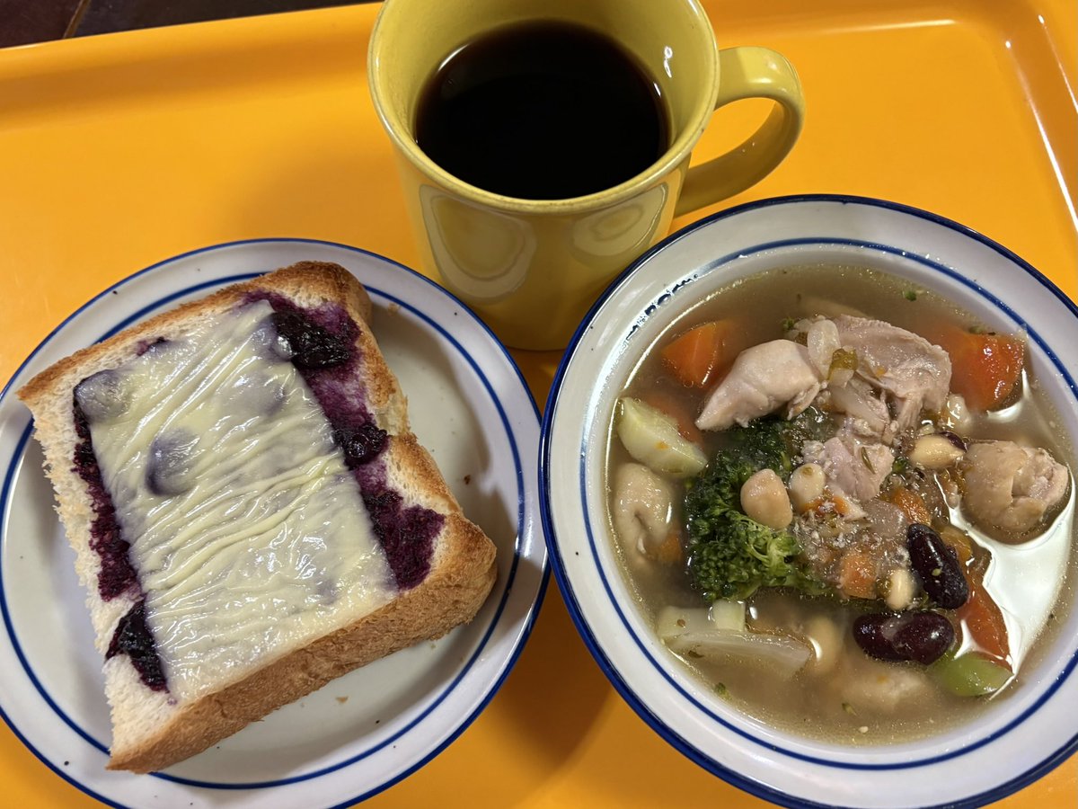 nankin007's tweet photo. 2025/04/25(金)
① #朝食
    #朝スープ
　#チーズトースト
② #鯵 を捌いて #なます に…
気候が #暖かくなった実感 が湧きます♪
③ #昼食
　#鯵のなます #わらびの味噌汁
④ #夕食
　#鯵の開き #鯵のなます 卵焼き
　夏みかんとレタスのサラダ トマト
　#ホットヨーグルト https://t.co/k8gbsFi3sl