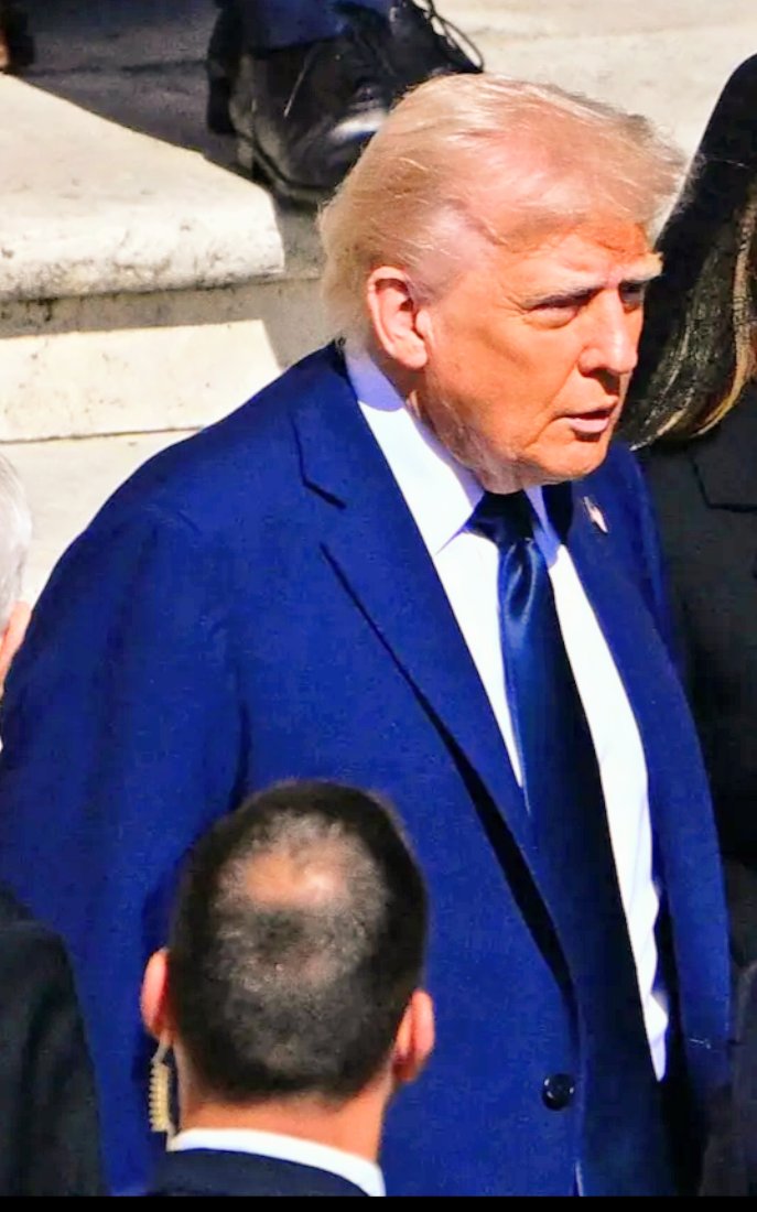 HmjMeier's tweet image. Schaue gerade die Beerdigung des Papstes und hoffe bei einer großen Tat live dabei zu sein!
Apropos, Ohr ist schon sehr angeschlossen... 
#FCKMAGA