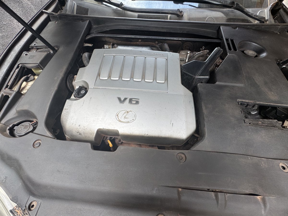 Official_Chiben's tweet photo. @Carsnationn Clean Lexus ES350
Full option with parking assist
Everything is 💯 

Price: 7.9M
Location: Enugu State https://t.co/GtHERy3xtS
