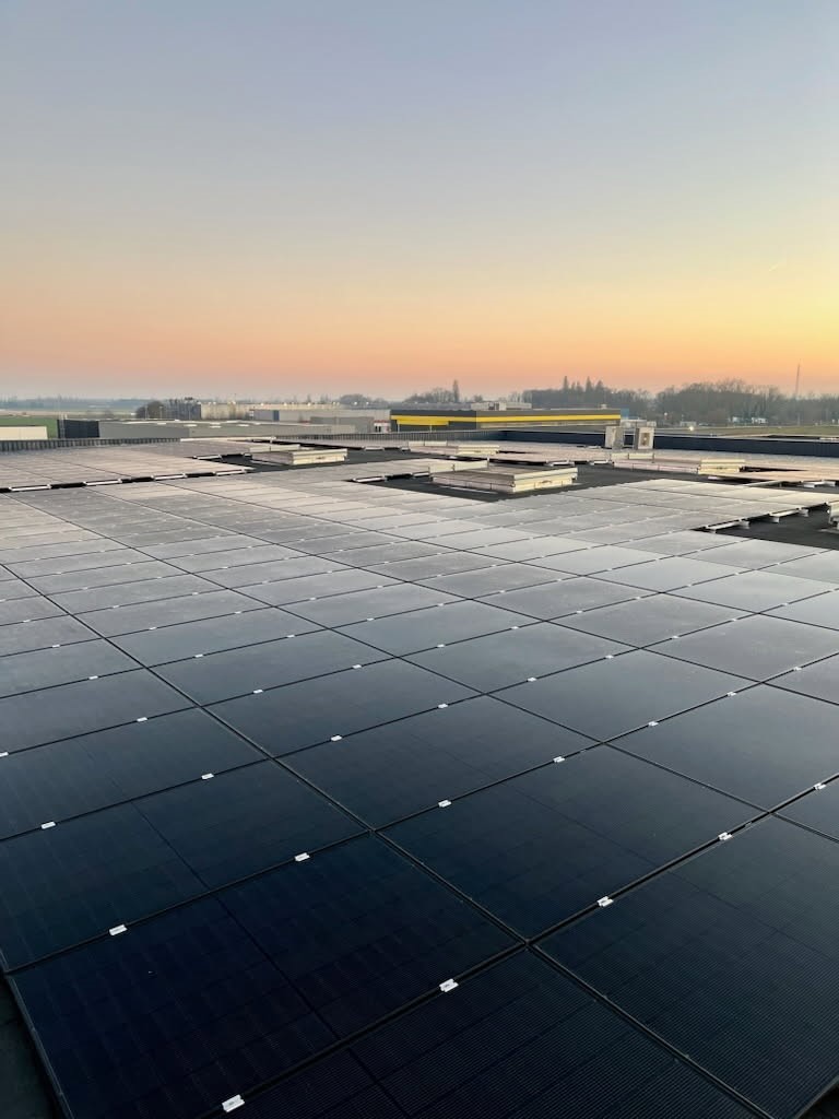 À Beaune, Brasserie de France passe au solaire !
Vendredi, l’entreprise a inauguré une centrale photovoltaïque couvrant 50 % de ses besoins énergétiques. Un projet 100 % local, porté par un trio gagnant : @EDF, @Batifranc et <a href="/BrasserieFrance/">Brasserie de France</a>  engagée. 
info-beaune.com/articles/2025/…