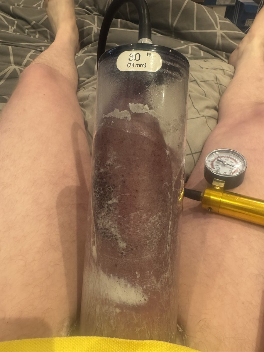 One hour in 😈 #cockpumping #ballpumping #poppers