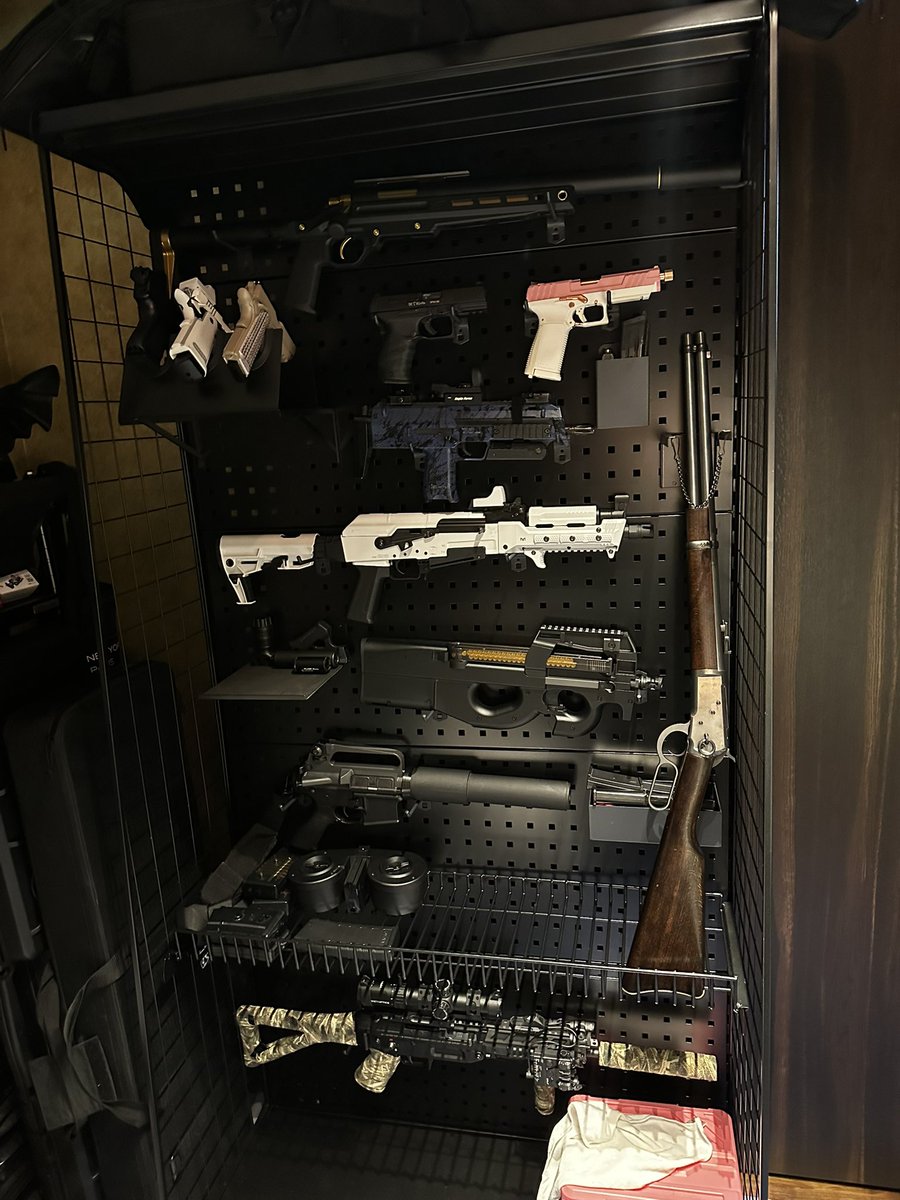 sasimiuo2's tweet photo. とりあえず以前買ってた部品と追加注文した部品だけで組み立ててみた!
カッコ良すぎる!
#ZEXT
#サバゲー
#エアガン
#武器マニア
#サバゲー初心者 https://t.co/YVMOAFm54t