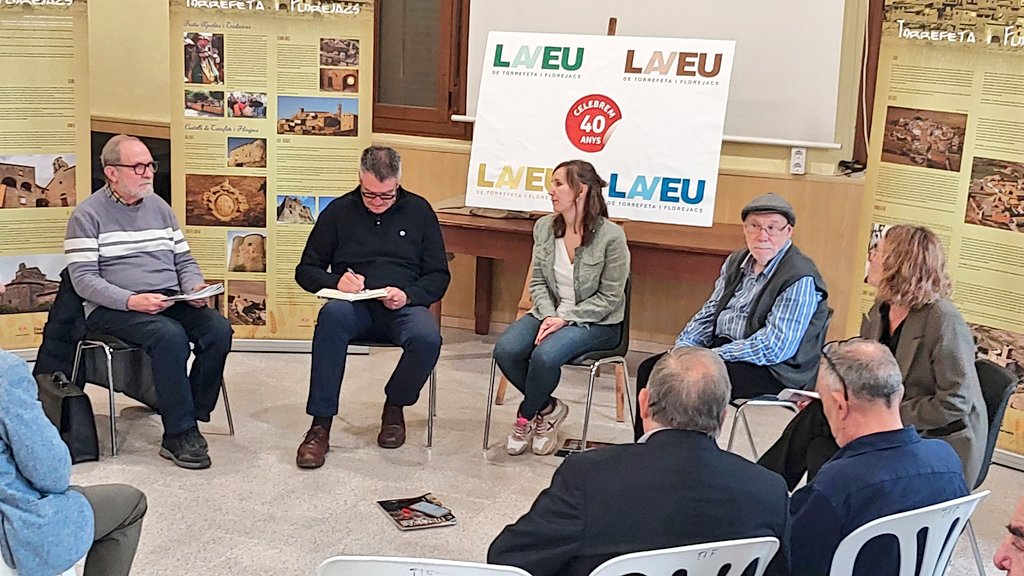 CSikarra's tweet photo. Taula rodona sobre #PremsaLocal amb representants del Segarra Actualitat (Cervera), Sió (Agramunt), @LlobregosInfo (Vall del Llobregós) i La Veu (Torrefeta i Florejacs), amb motiu del 40è aniversari de La Veu de #TiF. 
Estratègies i perspectives de futur. https://t.co/5CLtNCjRQ8
