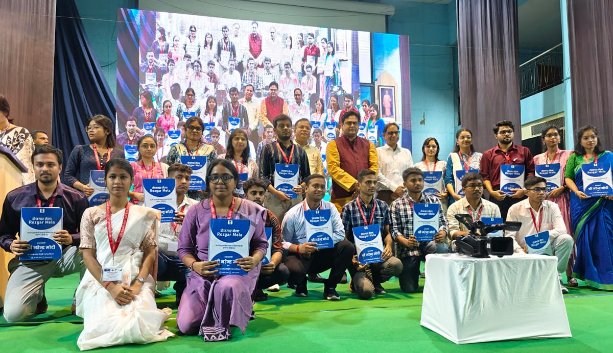 CgstHowrah's tweet photo. Rozgar Mela 2025 has been successfully conducted on 26.04.2025 by CGST KOLKATA ZONE at Belur Math Howrah. https://t.co/49vZCd4aJq