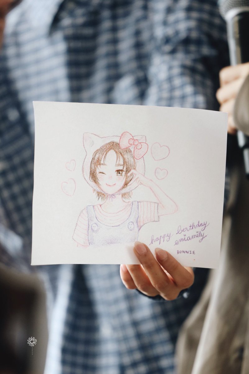 widwnnyj's tweet photo. bonnie added emi's ig username to her drawing she really wanted to make sure emi knows she's been memorising it ever since that interview 😭😭

#Happy27thEmiamilyDay
#EMIBDProject2025
#emibonnie https://t.co/0w3TCg242O