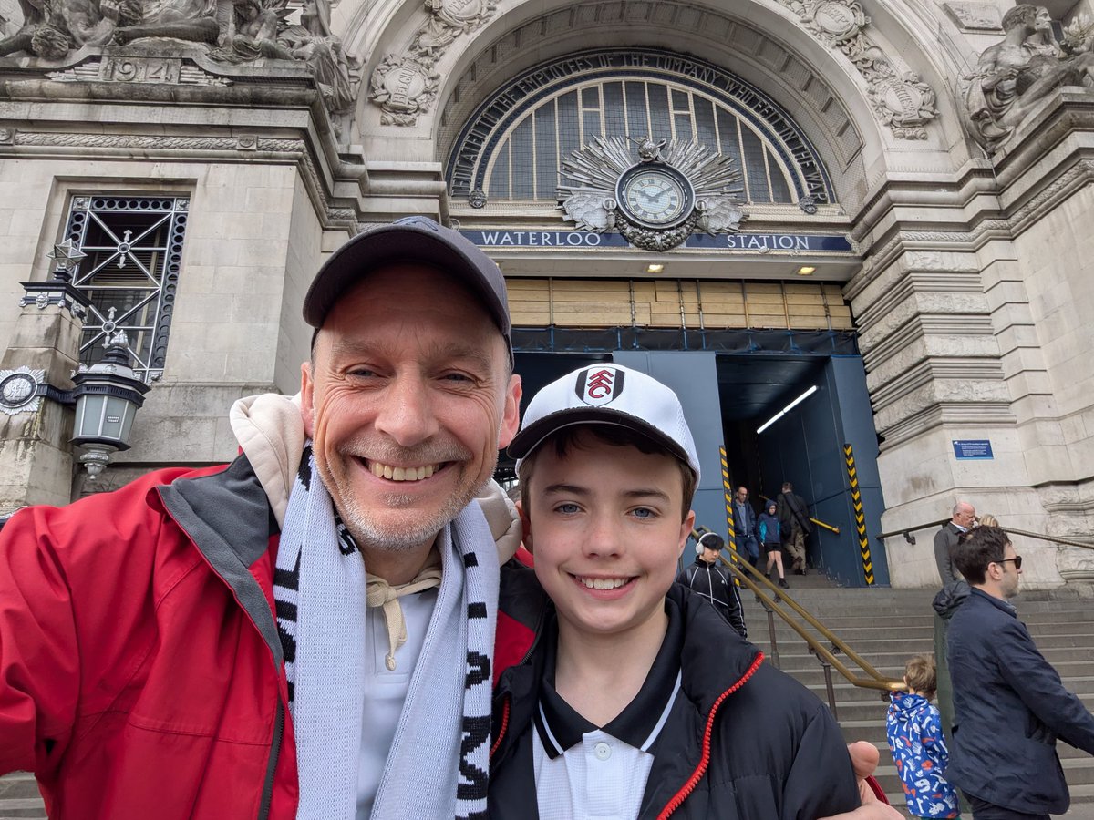 Follow Fulham away <a href="/FulhamFC/">Fulham Football Club</a> 🖤🤍 #FFC  Can't wait to see you <a href="/booradley76/">Boo 💙</a> !!! ⚽