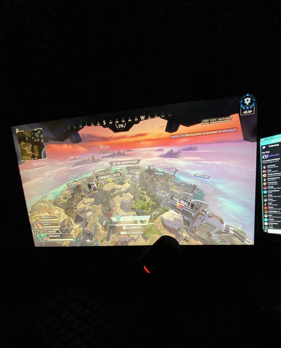 ImSimplyCC's tweet image. 2am solo queuing apex ranked  #SignsOfDepression