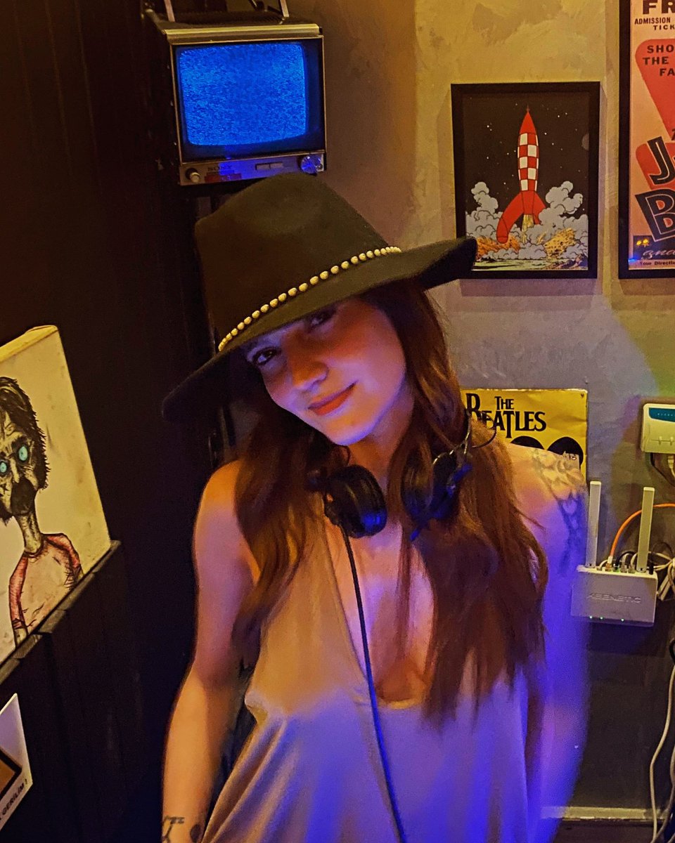 BUGÜN | TODAY : Cumartesine erken başlamak isterseniz nefis seti ile @irenbasgirl 20:00'de dj kabininde olacak ! ✌🏼🎧🥂 | @irenbasgirl will be in the DJ booth at 20:00 with her amazing set for early birds! #corridorist #today #everysaturday #pera🦩