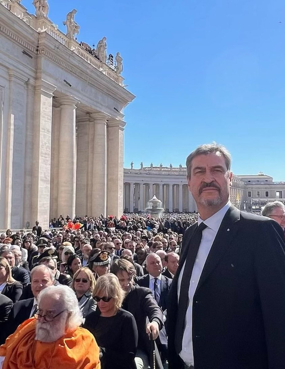 Littlewisehen tweet media