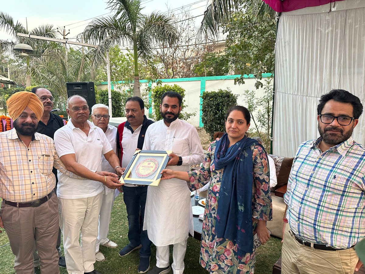NarinderSawna's tweet photo. ਰੀਕਰੇਸ਼ਨ ਕਲੱਬ ਫਾਜ਼ਿਲਕਾ ਵਿਖ਼ੇ ਪਾਰਕਿੰਗ ਦੇ ਸੁੰਦਰੀਕਰਨ ਦਾ ਉਦਘਾਟਨ ਕੀਤਾ।
#badltapunjab #aamadmipartypunjab #YudhNasheVirudh #youthdevelopment #fazilka #fazilkafirst https://t.co/KLGuN6TyAO