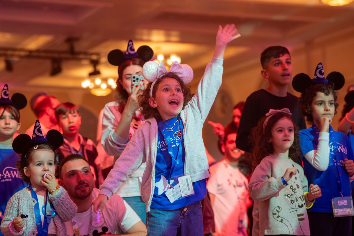 DLPNews's tweet photo. Pour les enfants de @MakeAWishIntl, la journée a commencé par un petit-déjeuner aux côtés de certains de leurs héros préférés ! #DisneyWeekOfWishes https://t.co/6hxTbB1bU6