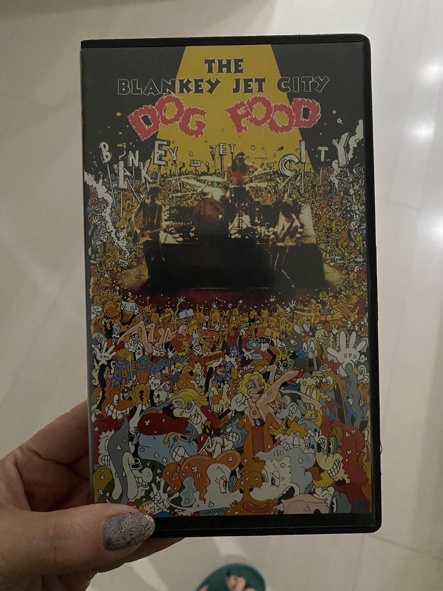 旦那も飲みに出かけてくれたし
今夜は何を観ようかな？？

#1人飲み　#ブランキー