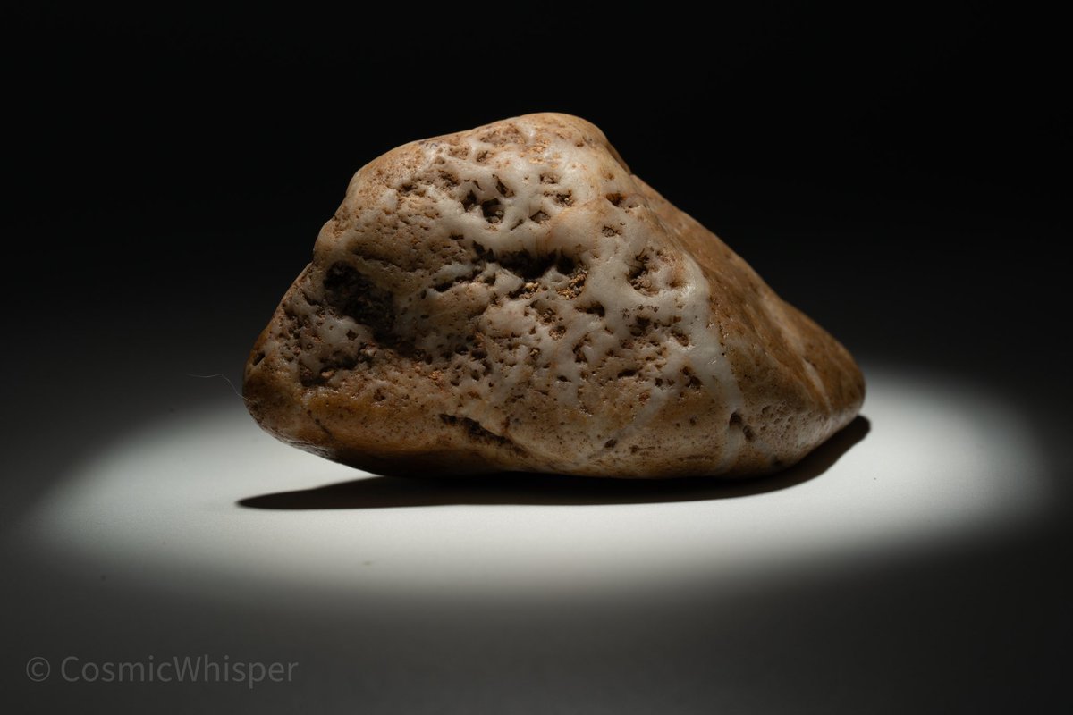 CosmicWhisperX's tweet image. Geological Name:
Veined Quartz Sandstone

Cosmic Energy:
Pathway of cosmic flow, crystallized bridges of destiny, grounding visions into Earth’s core, awakening ancestral memory, connecting spirit with solid manifestation. #QuartzVeins #EarthBridge #DestinyFlow #SacredManife