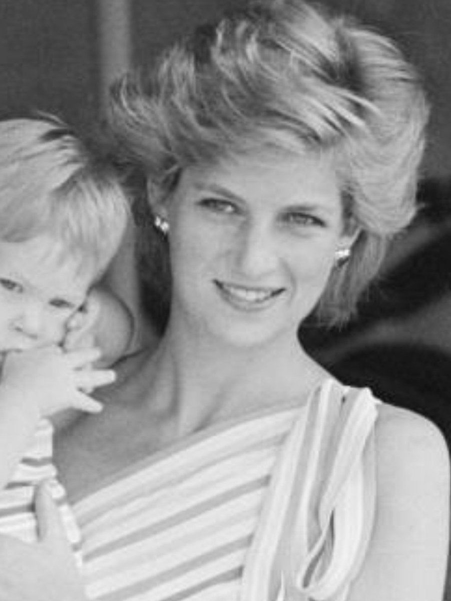 JacquieMelb's tweet photo. Thinking today about the family of #VirginiaGuiffre today in #Australia 💔💔-you can be very proud of your mumma 😢😢😢
#Auspol2025
#PrincessDi
###RIPVIRGINIA
#Royals
#PrinceAndrew https://t.co/f4dOx5wgHN
