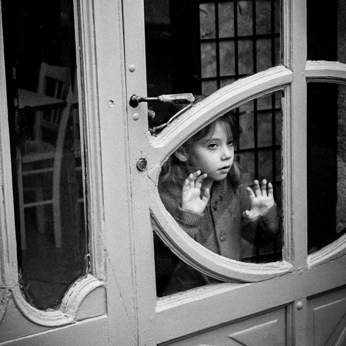 literlandweb1's tweet photo. “Los ojos hablan
las palabras miran,
las miradas piensan.”
Octavio Paz
📷Willy Ronis https://t.co/L0LbNfZI51