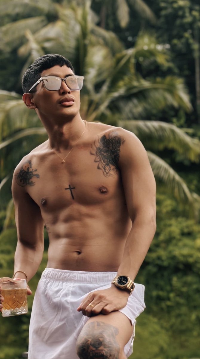 Hello Bali… 🍑🍆💦🇮🇩

📍Seminyak Bali, Indonesia