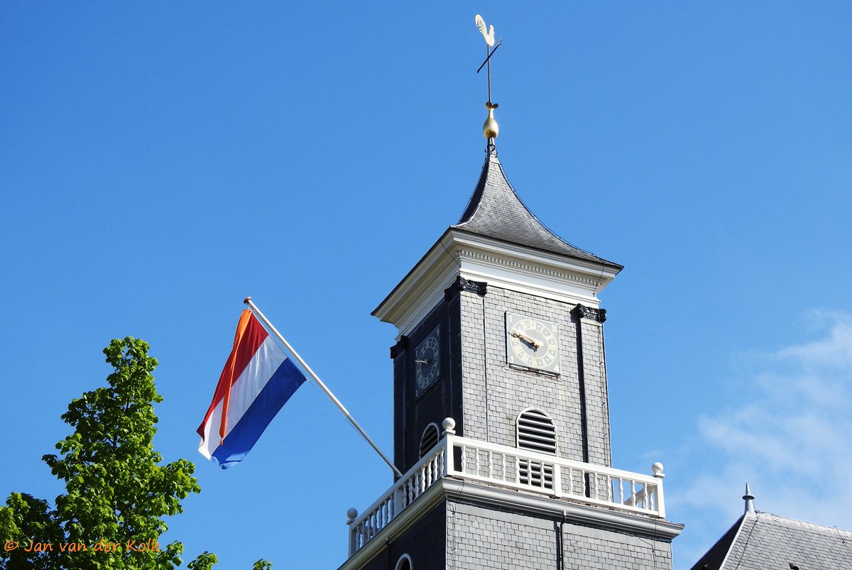BekiekTwente's tweet photo. Op #Koningsdag gaan de vlag en de oranje wimpel uit. Toren Schildkerk #Rijssen #Riessen
#RijssenHolten #Twente #BekiekTwente https://t.co/n9f0TvSGHu