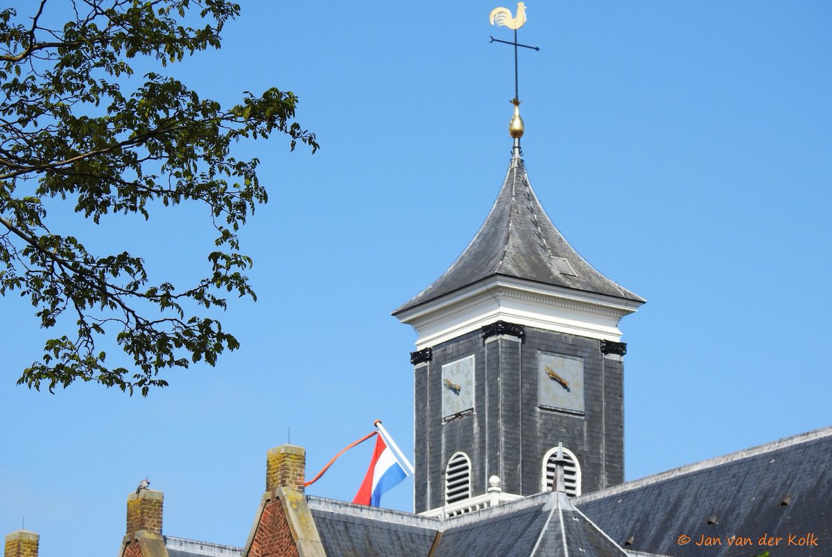 BekiekTwente's tweet photo. Op #Koningsdag gaan de vlag en de oranje wimpel uit. Toren Schildkerk #Rijssen #Riessen
#RijssenHolten #Twente #BekiekTwente https://t.co/n9f0TvSGHu